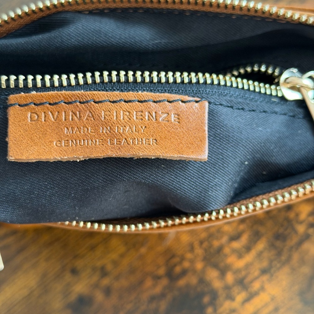 Divina Firenze Vintage Genuine Leather Crossbody Bag – Made in Italy - Picture 8 of 10